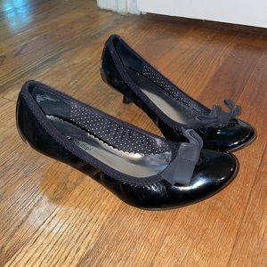 Lindsay Phillips Low Heels w/ Detachable Bow